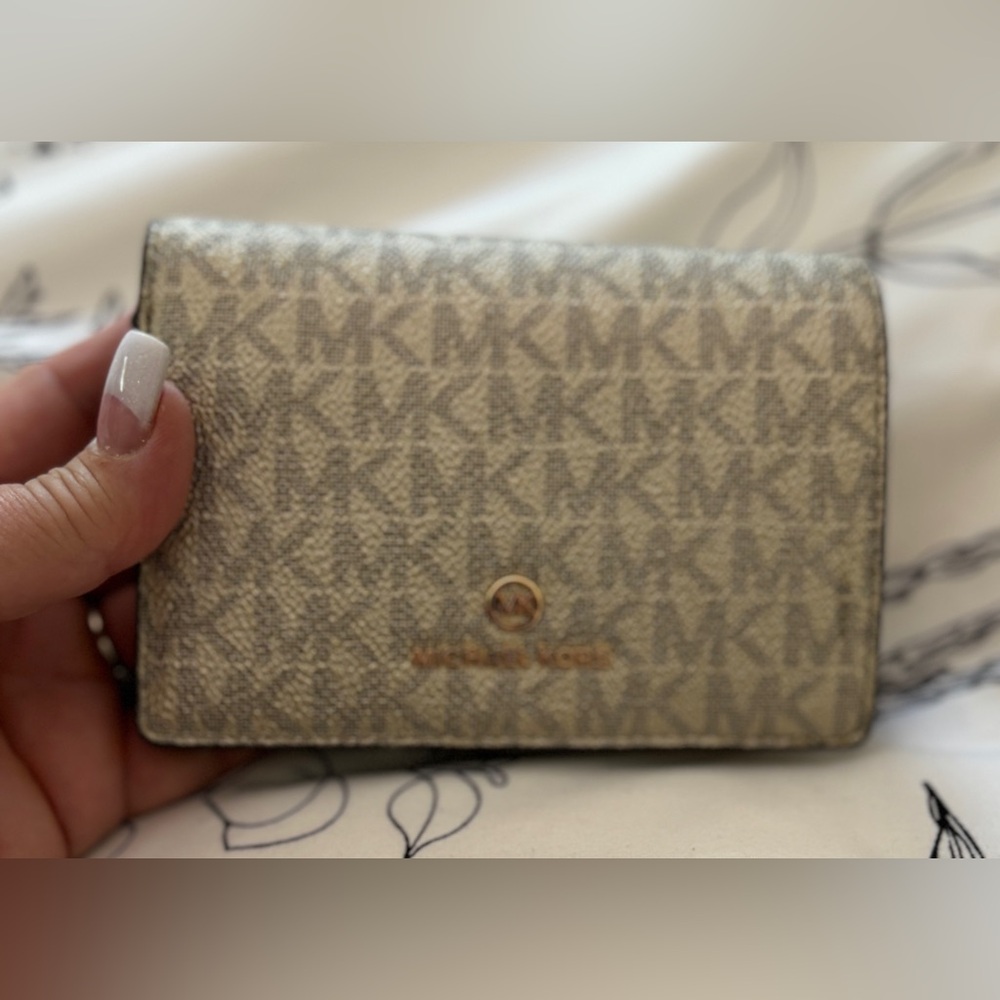 Michael Kors Women's Cream Wallet